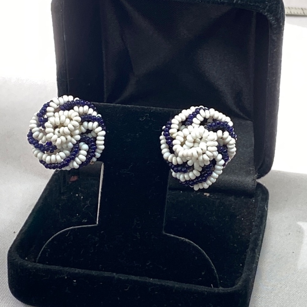 Vintage black white twisted seed bead earrings